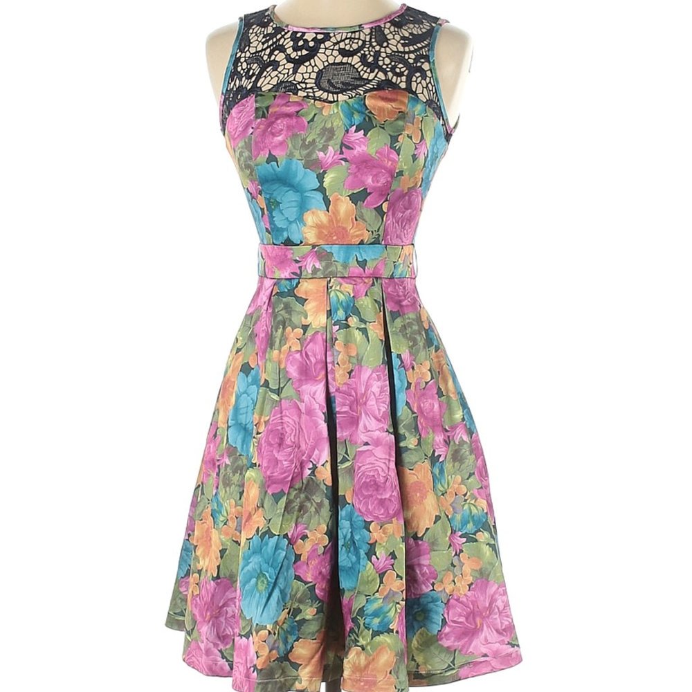 🌎Tatyana || Mirabelle Floral Dress - Navy Lace - Picture 3 of 8